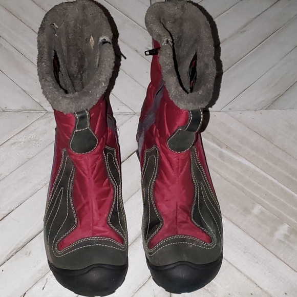 Keen Size 9 Red and Gray Waterproof Warm Boots